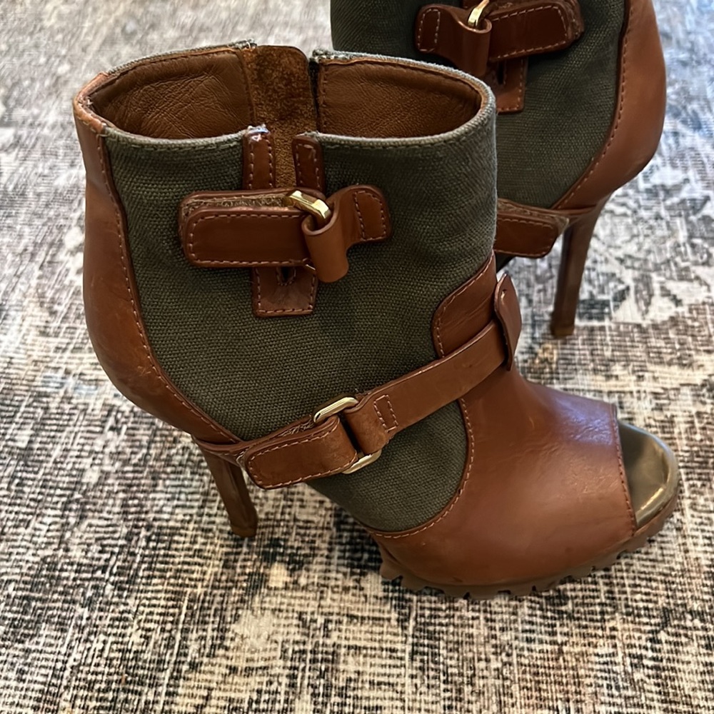 Tory Burch Oren Peep Toe Ankle Booties Boots Leather & Canvas High Heel size 8 - Picture 3 of 9